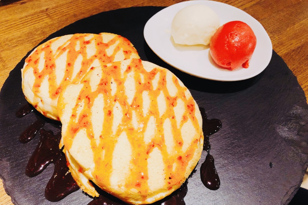 札幌すすきの 深夜営業 パンケーキやパフェが美味しいロジウラカフェを食レポ ヒンナヒンナ
